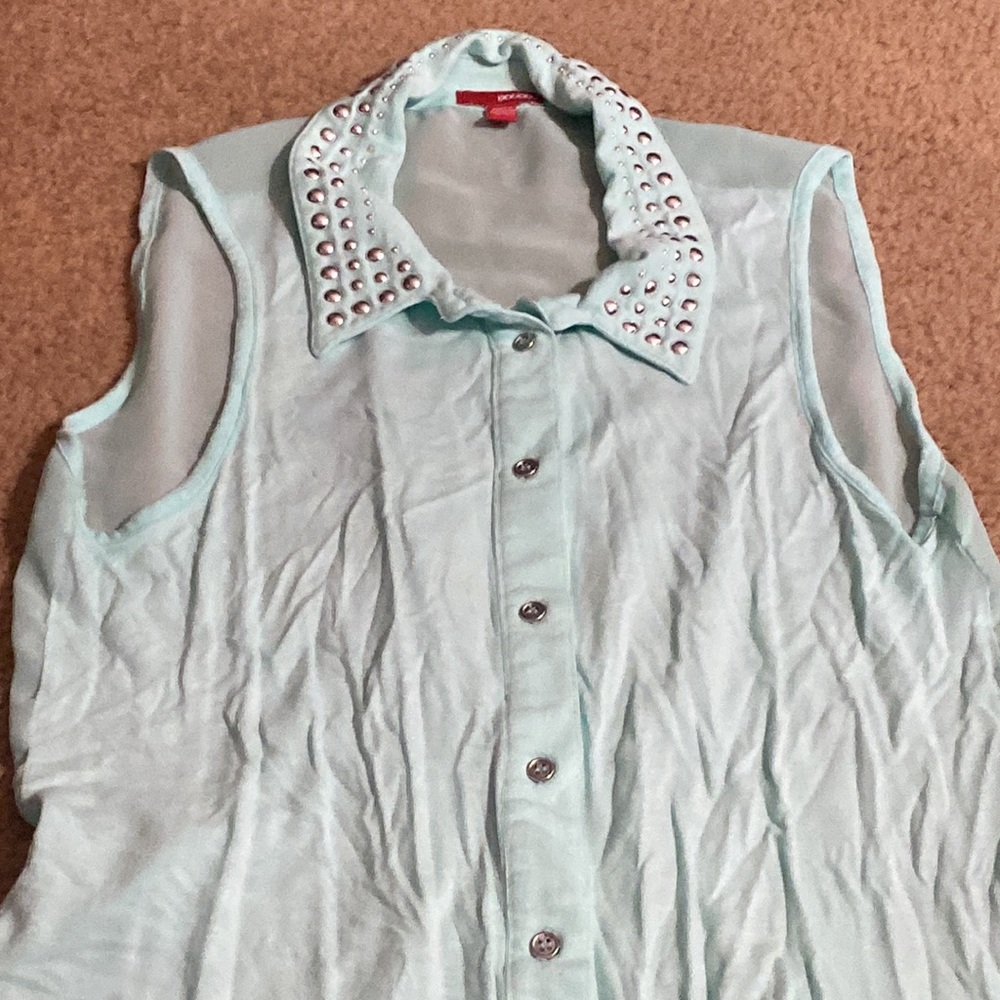 Tank-Top Buttoned Shirt - Picture 2 of 10